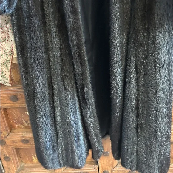 SAGA Mink Ranch Full Length Coat/ pockets, HENIG Furs, Excellent New Condition - Picture 5 of 13